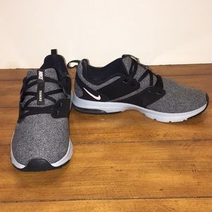 Nike Air Bella Training shoe EUC 💕